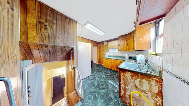 954 E 39th Street, Brooklyn, NY 11210