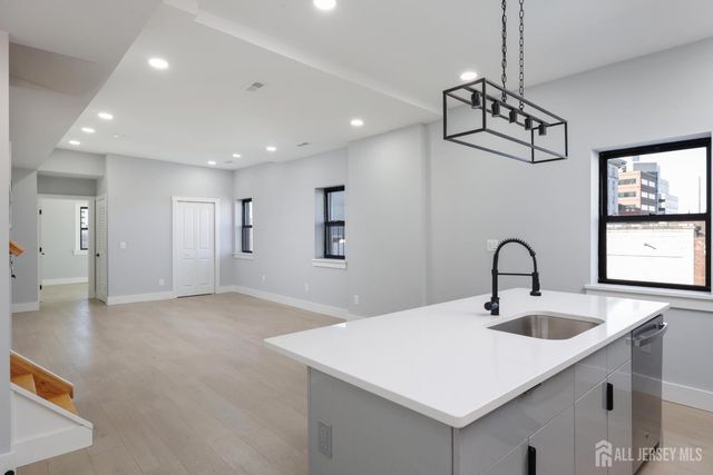 365 George Street 5, New Brunswick, NJ 08901
