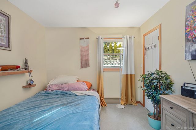 6 Hillside Road, Sound Beach, NY 11789