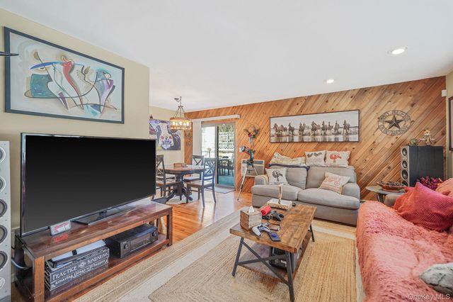 6 Hillside Road, Sound Beach, NY 11789