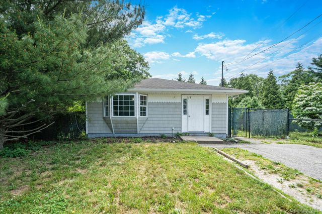 88 Eleanor Avenue, Mastic, NY 11950