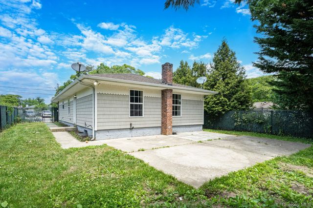 88 Eleanor Avenue, Mastic, NY 11950