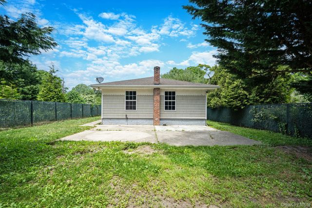 88 Eleanor Avenue, Mastic, NY 11950