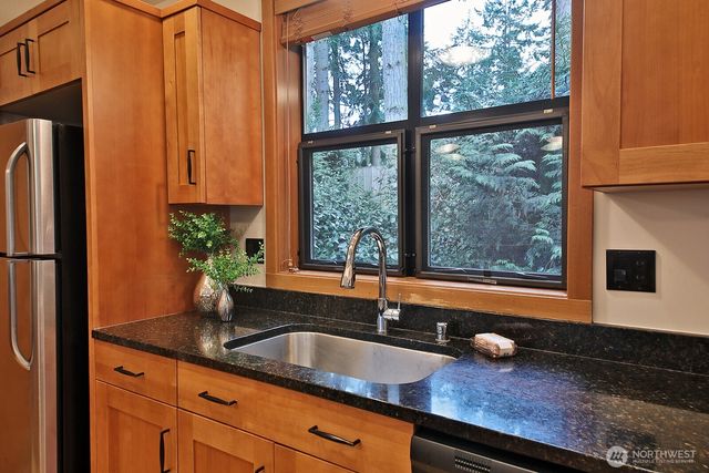 313 Edgecliff Drive, Langley, WA 98260