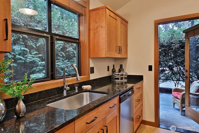 313 Edgecliff Drive, Langley, WA 98260