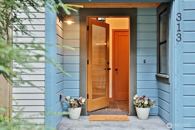 313 Edgecliff Drive, Langley, WA 98260