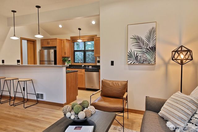 313 Edgecliff Drive, Langley, WA 98260