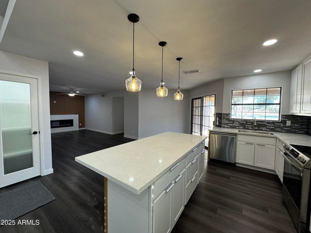 4436 E SHOMI Street, Phoenix, AZ 85044