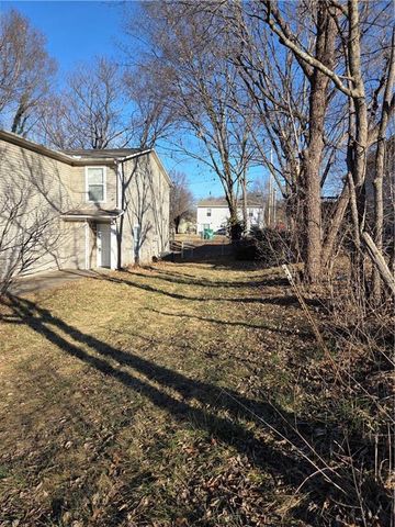 304 E Ottawa Street, Paola, KS 66071