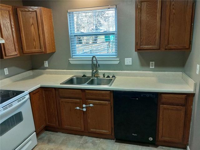 304 E Ottawa Street, Paola, KS 66071