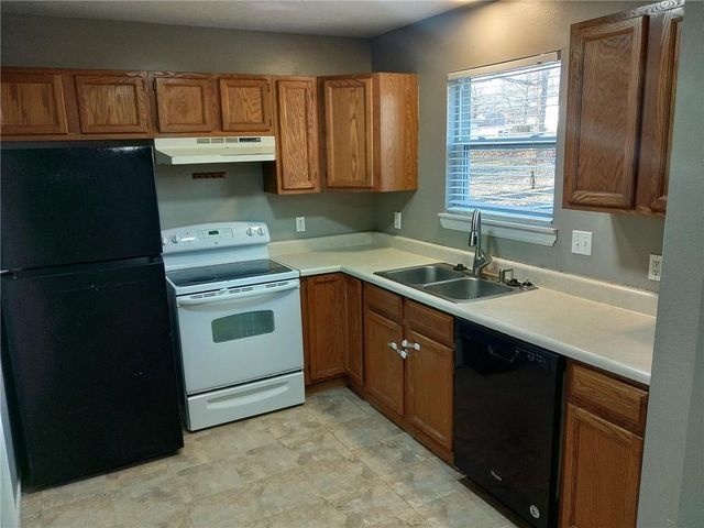 304 E Ottawa Street, Paola, KS 66071