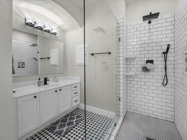 403 E 25th Street, Houston, TX 77008