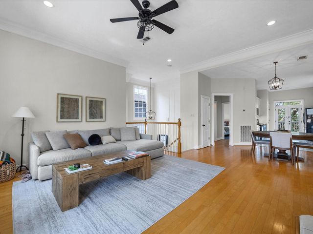 403 E 25th Street, Houston, TX 77008