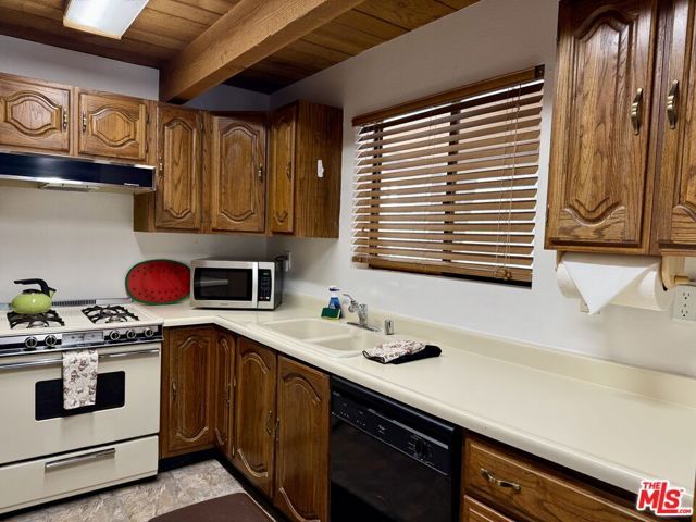 701 Pinnacle Drive, Lake Arrowhead, CA 92352