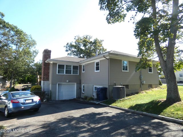 352 Surf Avenue, Beachwood, NJ 08722