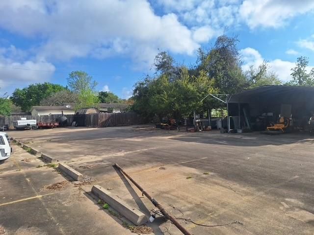 1655 Kost Road, Alvin, TX 77511