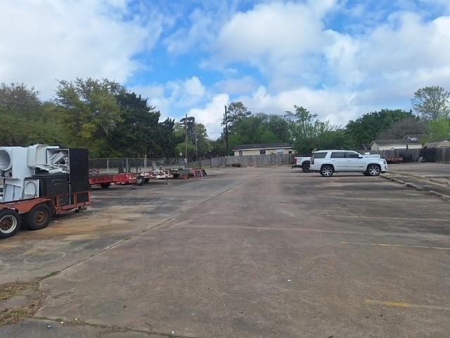 1655 Kost Road, Alvin, TX 77511