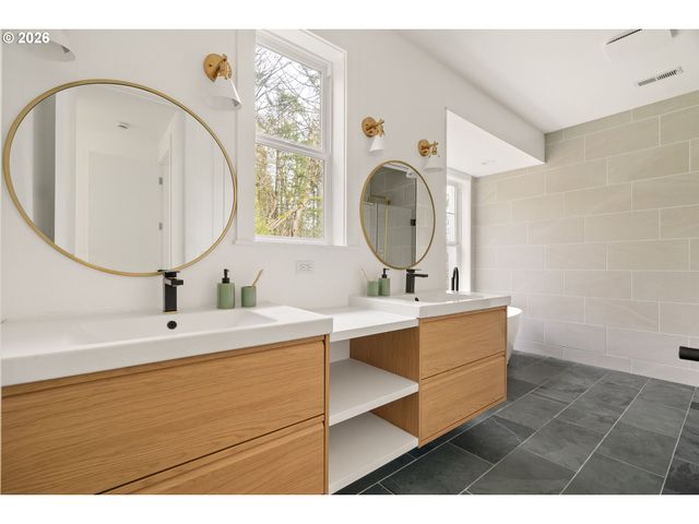 290 Sw MOONRIDGE Pl, Portland, OR 97225