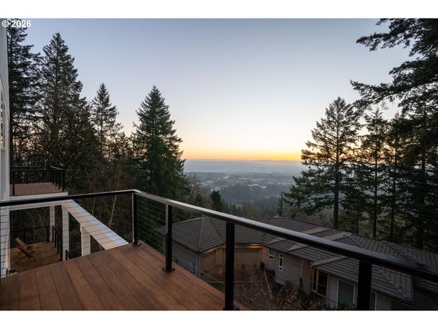 290 Sw MOONRIDGE Pl, Portland, OR 97225