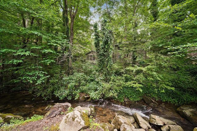 211 Webb Creek Skyline Drive, Gatlinburg, TN 37738