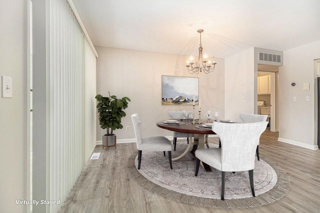 7408 Vassar Drive S B, West Bloomfield, MI 48322