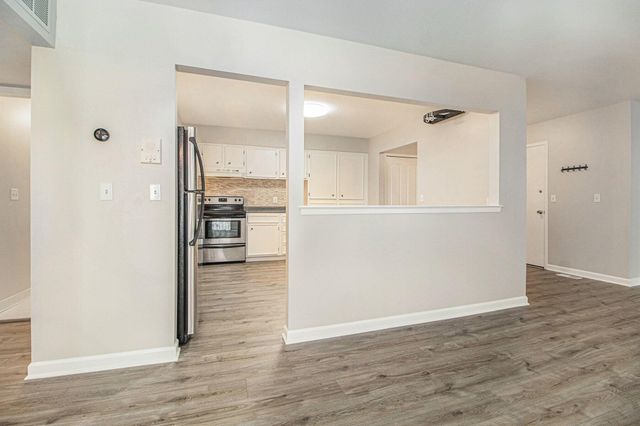 7408 Vassar Drive S B, West Bloomfield, MI 48322