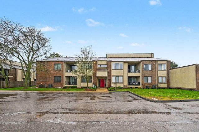 7408 Vassar Drive S B, West Bloomfield, MI 48322