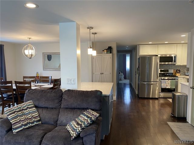 33 East Toulon Drive, Cheektowaga, NY 14227
