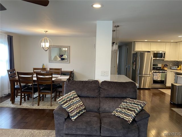 33 East Toulon Drive, Cheektowaga, NY 14227
