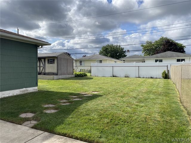 33 East Toulon Drive, Cheektowaga, NY 14227