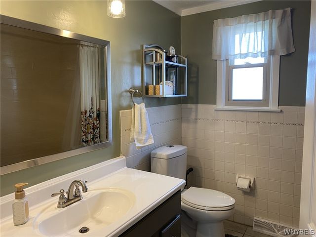 33 East Toulon Drive, Cheektowaga, NY 14227