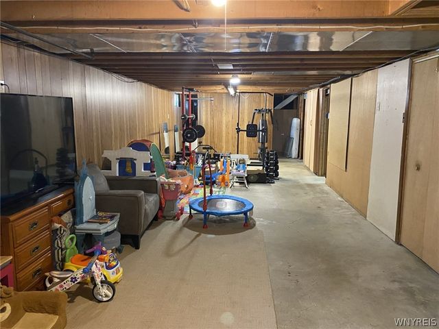 33 East Toulon Drive, Cheektowaga, NY 14227