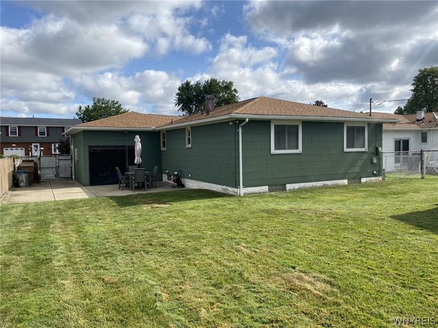 33 East Toulon Drive, Cheektowaga, NY 14227