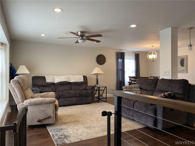 33 East Toulon Drive, Cheektowaga, NY 14227