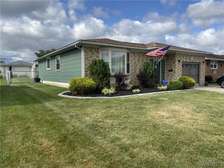 33 East Toulon Drive, Cheektowaga, NY 14227