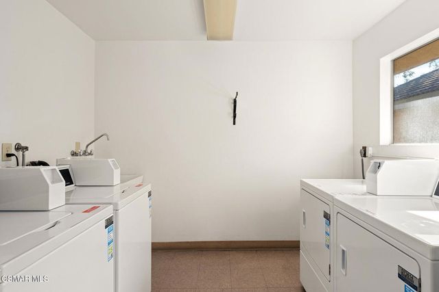 327 Chestnut Hill Court 11, Thousand Oaks, CA 91360