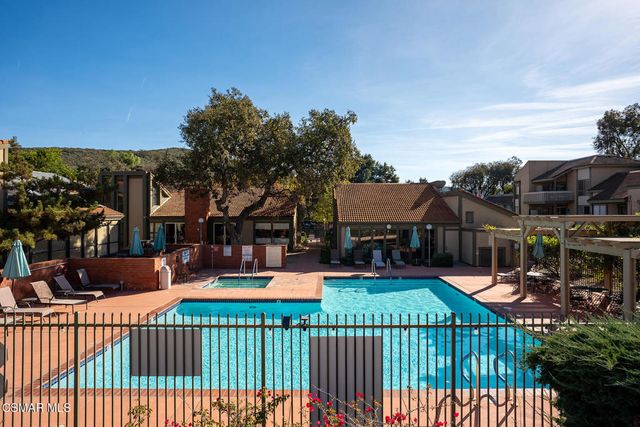 327 Chestnut Hill Court 11, Thousand Oaks, CA 91360