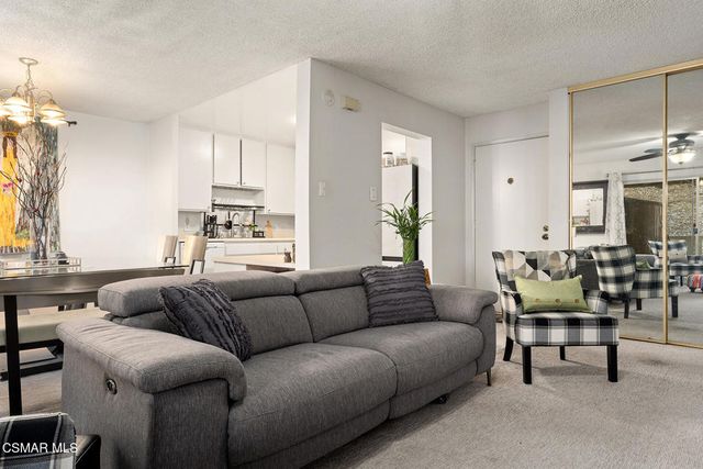 327 Chestnut Hill Court 11, Thousand Oaks, CA 91360