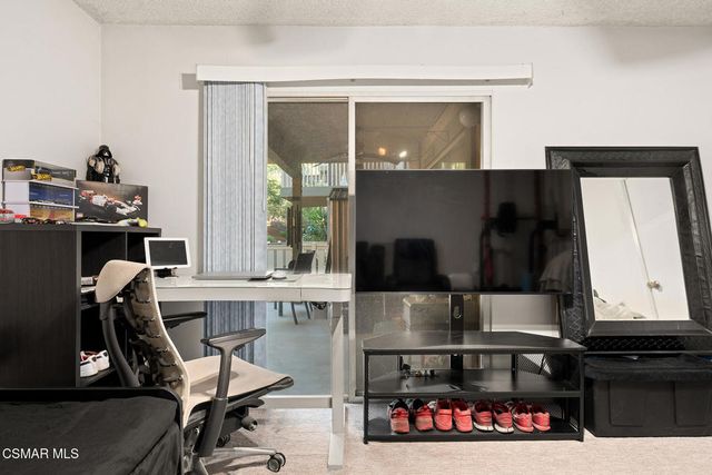 327 Chestnut Hill Court 11, Thousand Oaks, CA 91360