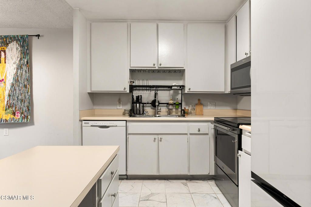 327 Chestnut Hill Court 11, Thousand Oaks, CA 91360