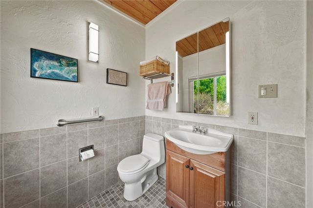 10460 North, Clearlake, CA 95422