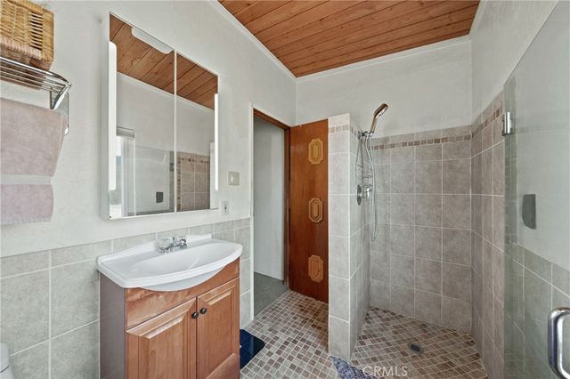 10460 North, Clearlake, CA 95422