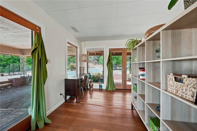 10460 North, Clearlake, CA 95422