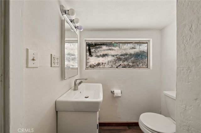 10460 North, Clearlake, CA 95422