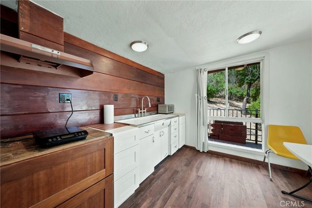 10460 North, Clearlake, CA 95422