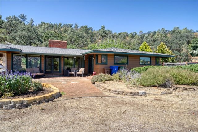 10460 North, Clearlake, CA 95422