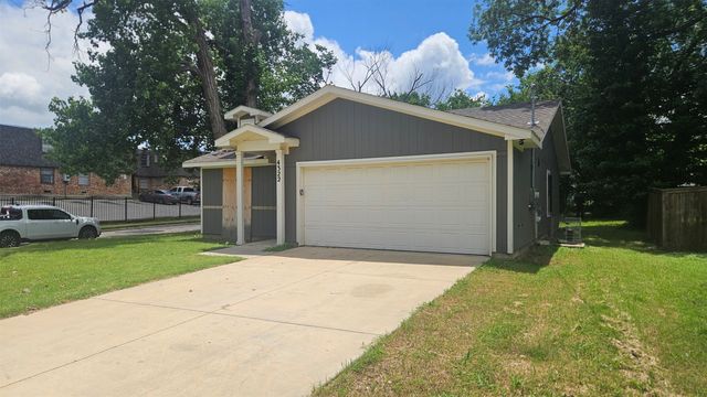 4322 Robert L Parish Sr Avenue, Dallas, TX 75210