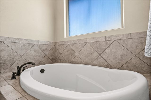2825 Willow Ridge Circle, Granbury, TX 76049