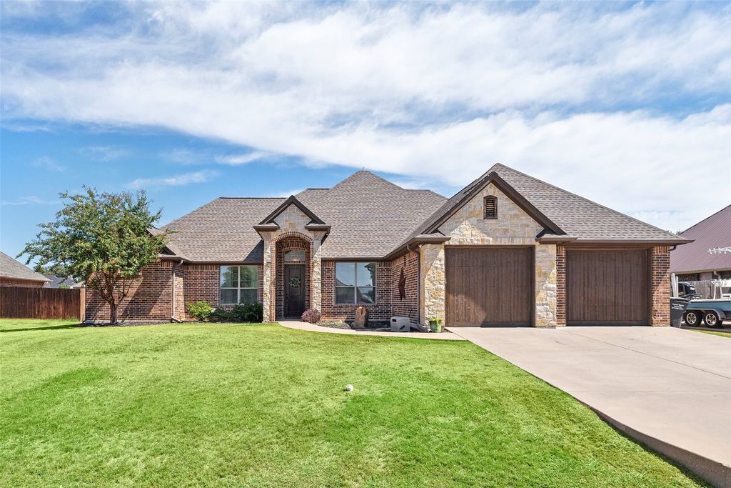 2825 Willow Ridge Circle, Granbury, TX 76049