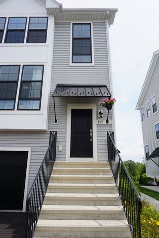 127 Brentwood Circle 127, Danbury, CT 06810